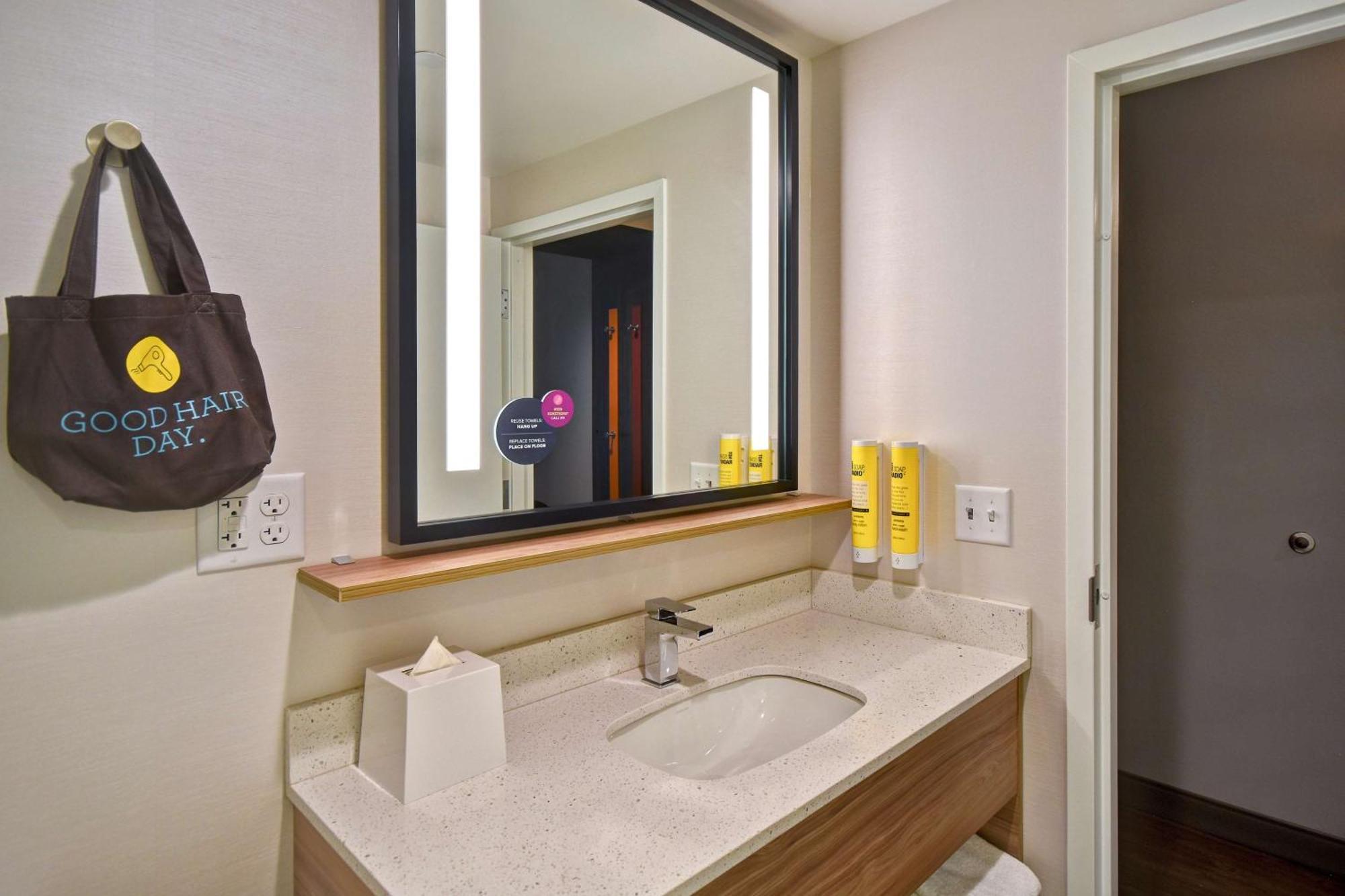 Tru By Hilton Manchester Downtown Bagian luar foto